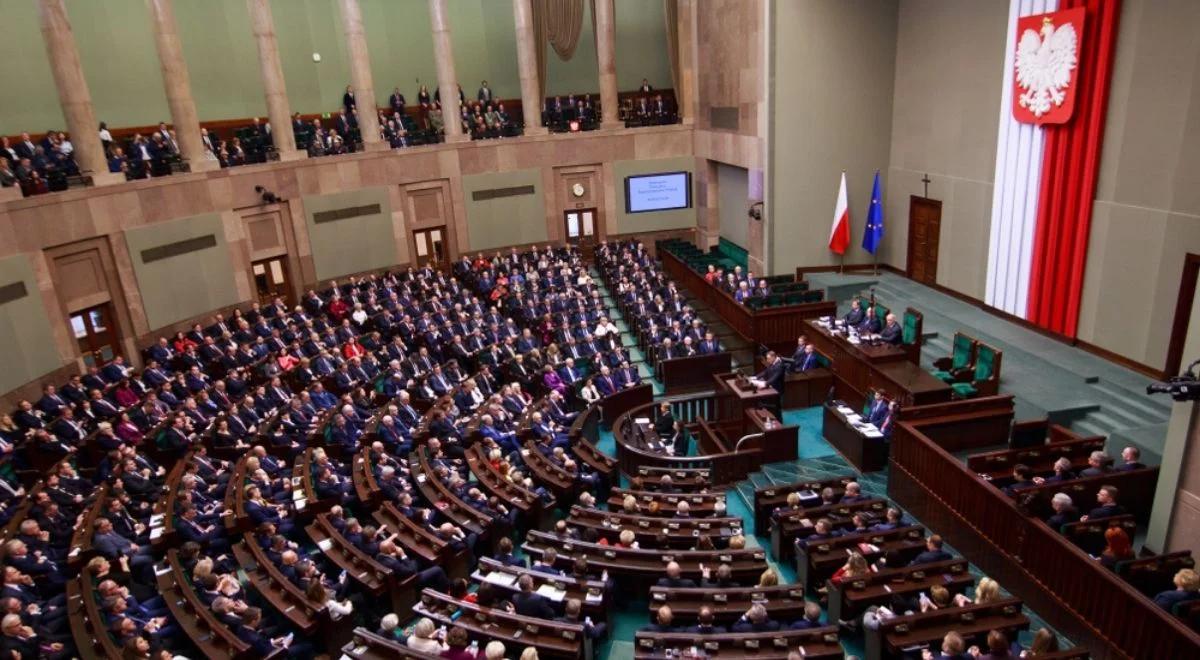 Drugi dzień posiedzenia Sejmu. Na agendzie zmiana Kodeksu pracy i odszkodowania związane z CPK 