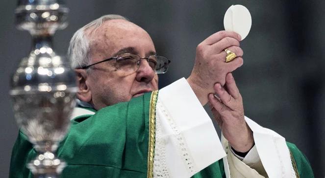 Papież Franciszek sprzedaje prezenty od szefów państw i rządów