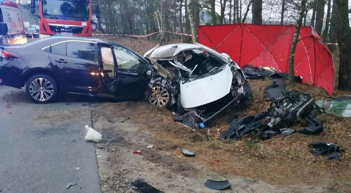 Tragiczny wypadek pod Koniem. Auto 19-latki zostało zmiażdżone