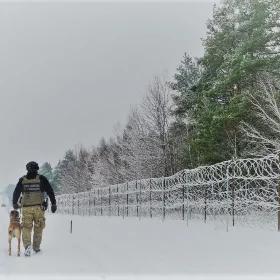 Ponowny wzrost hybrydowych ataków na granicy. Niepokojące dane SG