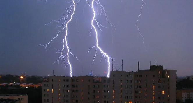 Nawałnice nad Polską. Uwaga na silne burze, wichury i gradobicia