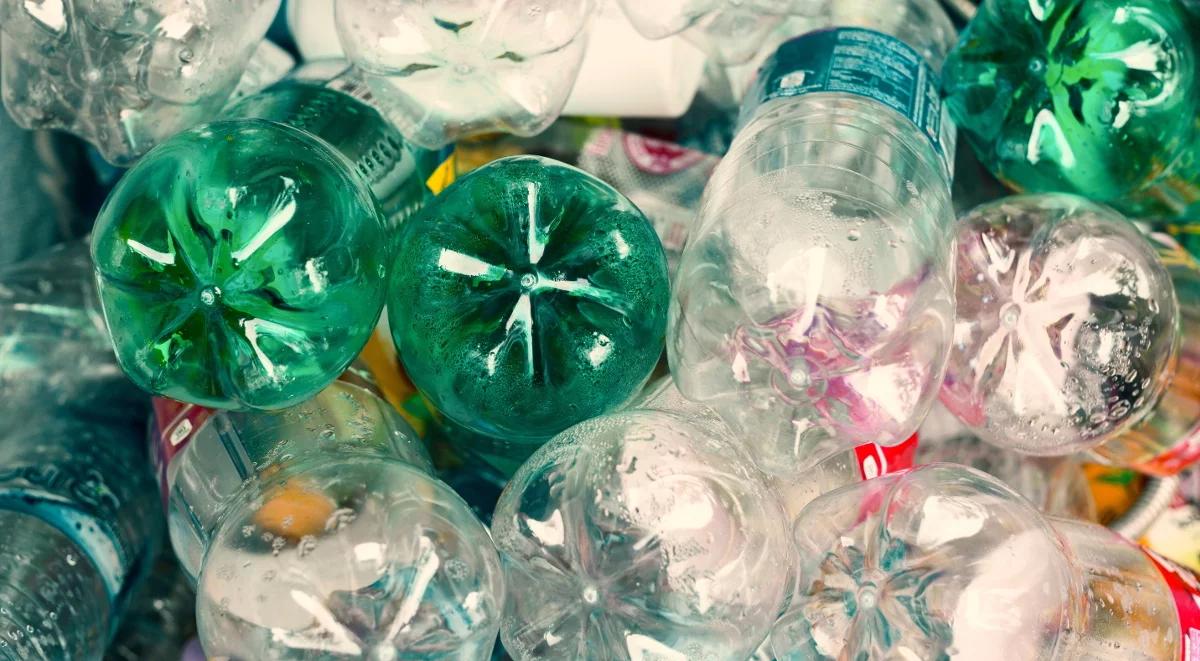 Będzie kaucja za szklane i plastikowe butelki? Nowe przepisy coraz bliżej