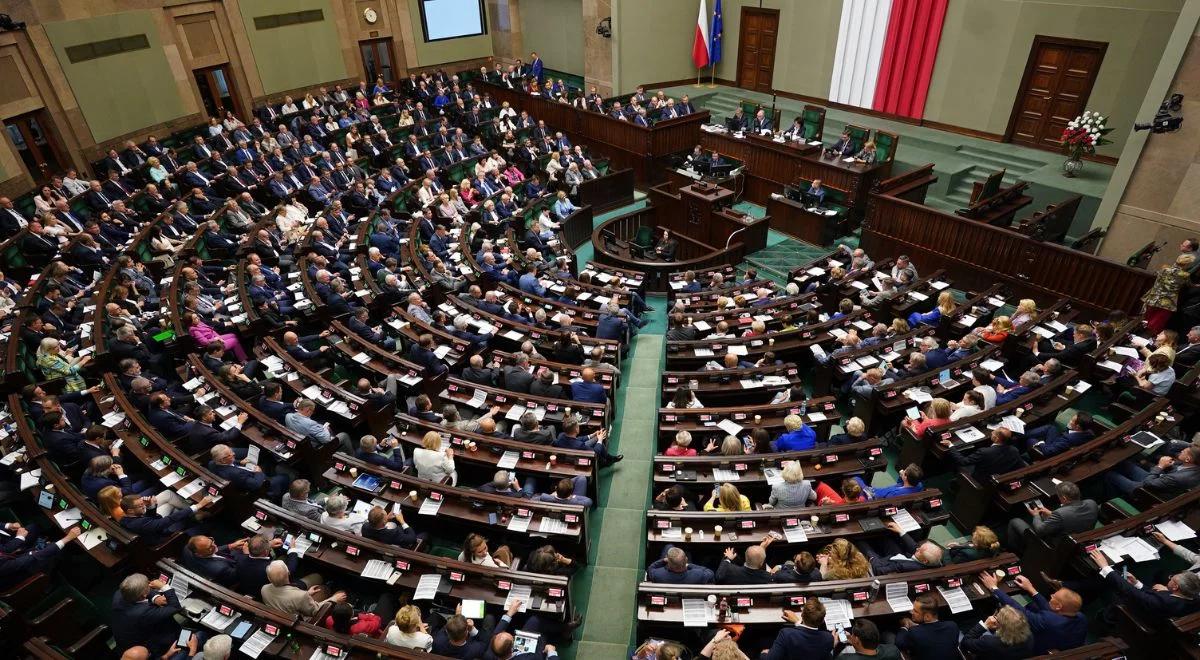 "Polska jest silna siłą polskich rodzin". Sejm rozpatrzył projekt noweli ustawy ws. 800+