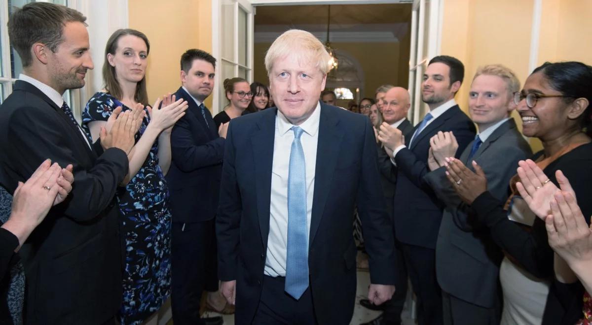Świat pisze o Borisie Johnsonie: zastanawia się, czy się utrzyma i co oznacza dla niego brexit