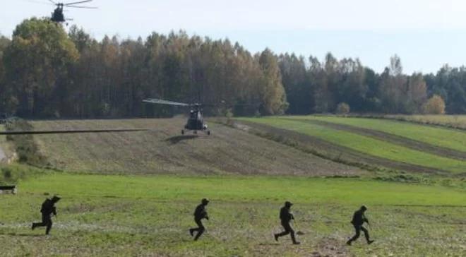 Migranci na granicy z Polską. Wiceszef MSWiA: służby są przygotowane na wszelkie okoliczności