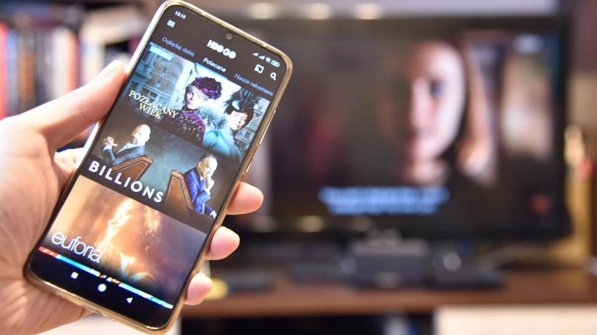 Polacy porzucają kablówkę dla streamingu. Będzie nowa opłata od smartfonów?