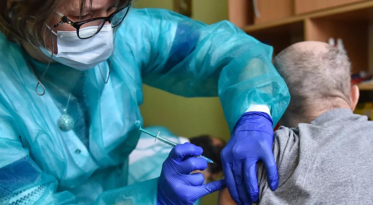 Szczepienia przyspieszą? Dworczyk: jest szansa na zarejestrowanie kolejnego preparatu