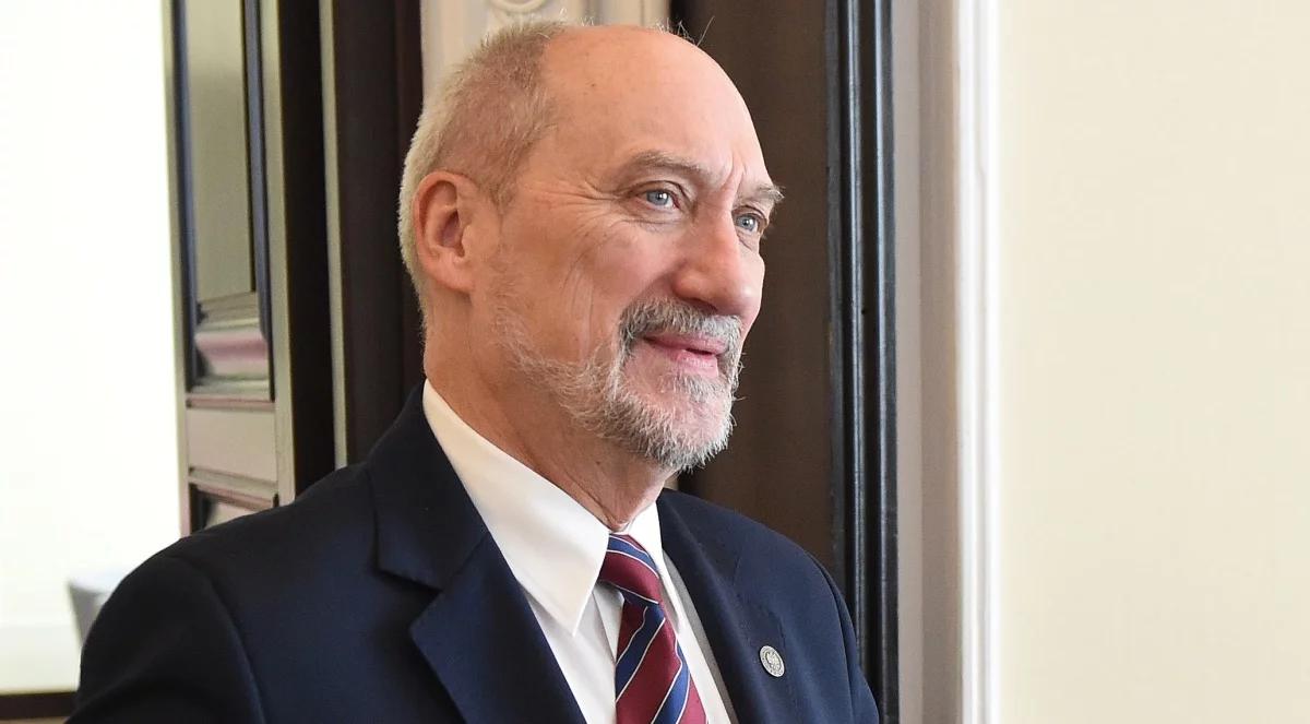  Szef MON: Polska nie może sobie pozwolić na rezygnację z budowy własnej armii