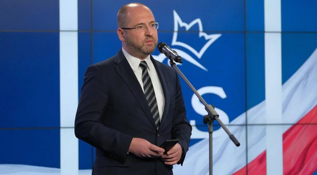 "Trzaskowski ostatnią osobą, która może obiecywać Polakom odpartyjnienie". Bielan o kandydacie KO na prezydenta