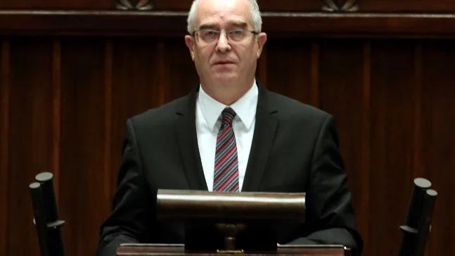 Seremet: ekshumacje ofiar katastrofy do grudnia 