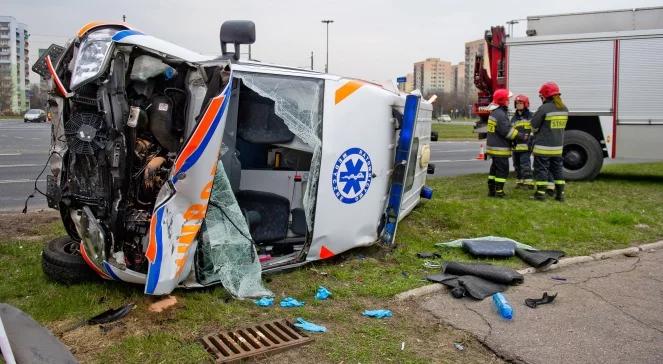Łódź: wypadek z udziałem karetki. 3 osoby ranne