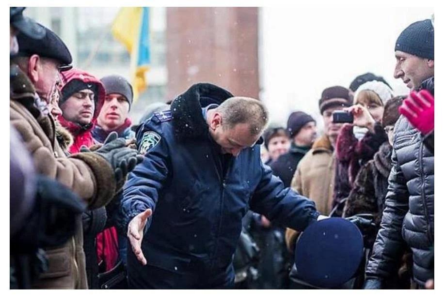 Ukraina ma nowego bohatera - milicjanta z Iwano-Frankowska