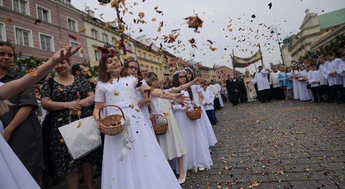 Uroczystość Bożego Ciała. Ulicami miast i wsi przeszły procesje wiernych