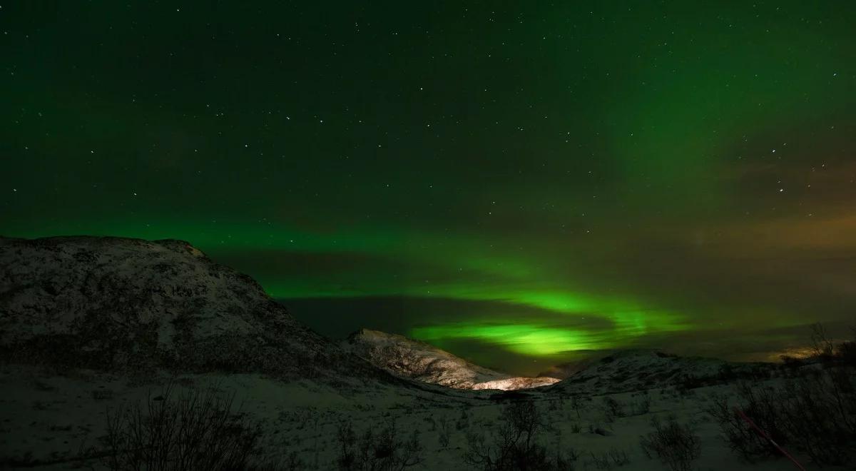 Norwegowie uchwycili piękno zorzy polarnej. Ich nagranie robi w sieci furorę