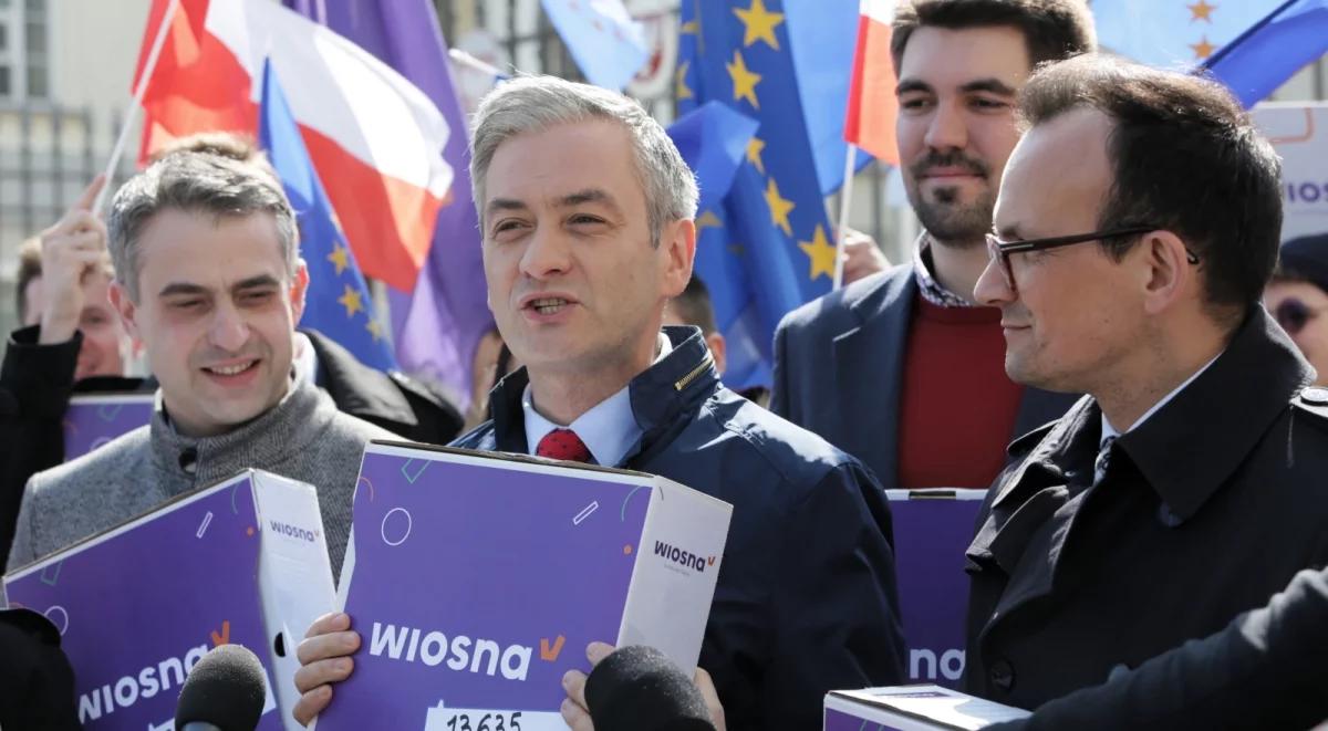 Kantar "pompuje" Wiosnę? Ogromne różnice poparcia w porównaniu z resztą sondaży