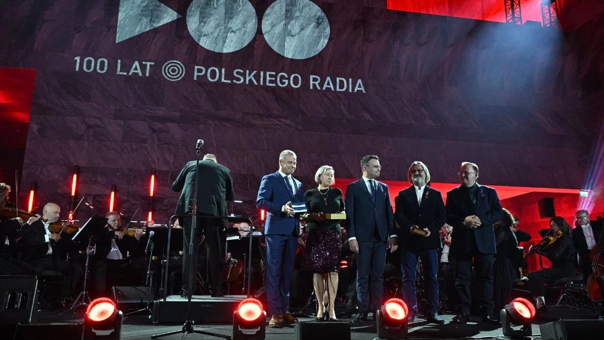 Dziennikarze i lektor Polskiego Radia odznaczeni medalami "Gloria Artis"