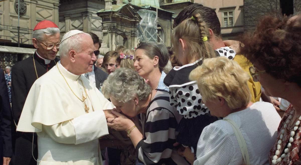 "Papieskie lekcje życia". Rola, zadania i godność kobiety w nauczaniu Jana Pawła II