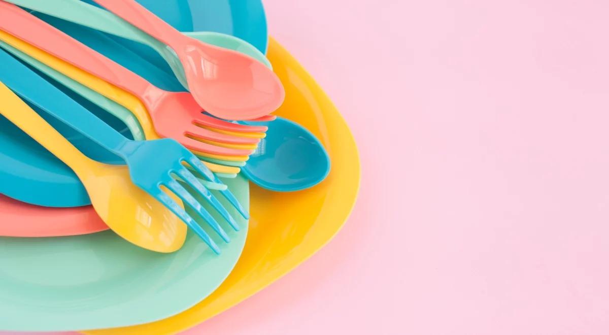 Parlament Europejski mówi stop jednorazówkom z plastiku, wprowadza ostre zasady recyklingu