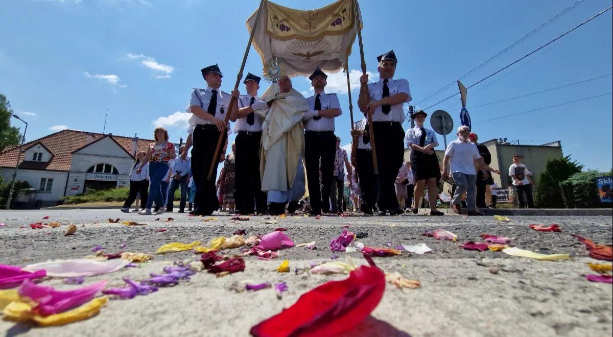 Dziś Boże Ciało, jedno z najważniejszych świąt chrześcijan. W całej Polsce uroczyste procesje