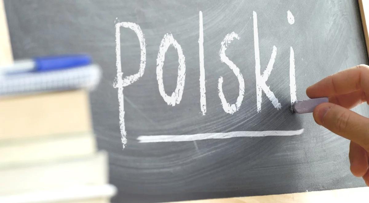 "Brak śladu jakiejkolwiek koncepcji". Ekspert o zmianach w podstawie programowej z języka polskiego