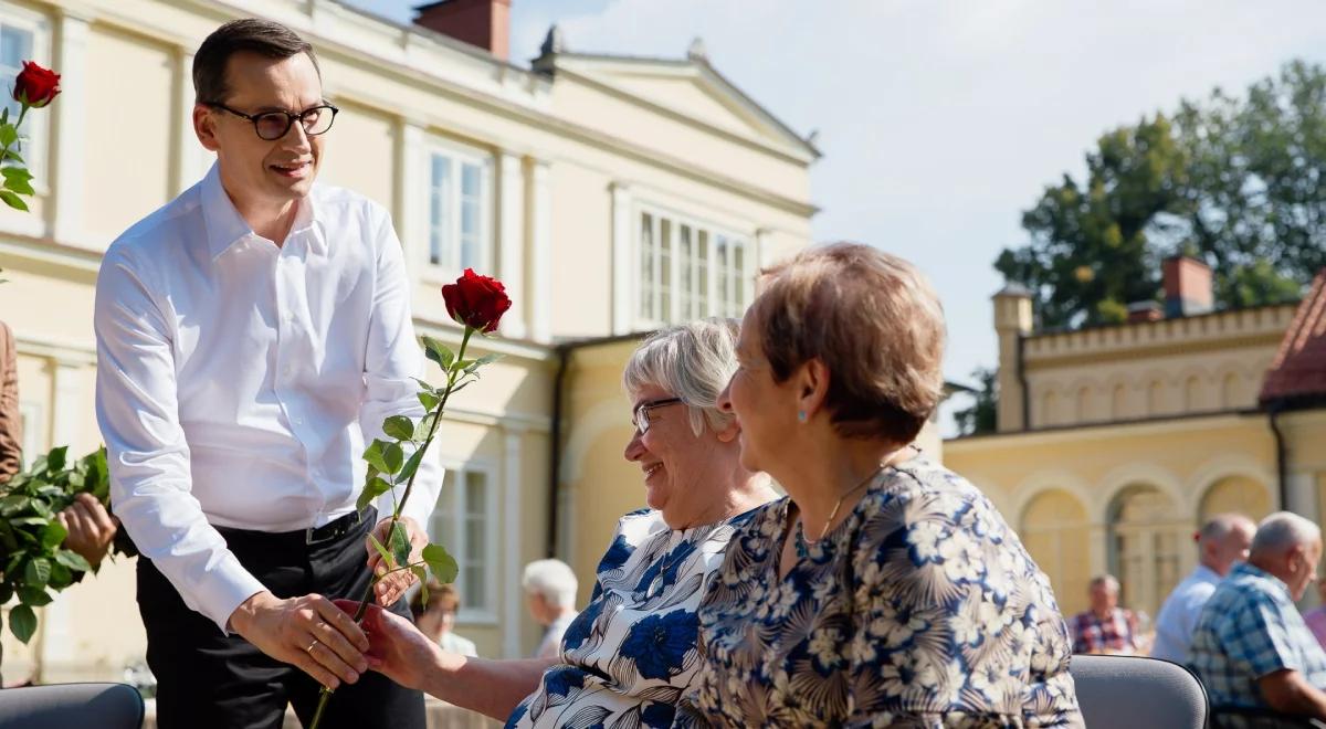 Premier Morawiecki: poprzednicy zawsze wyrażali się z pogardą o seniorach