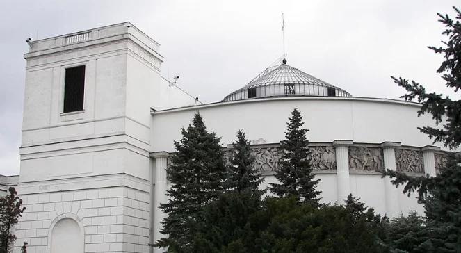 Sondaż: fatalna ocena posłów, dobry wynik prezydenta 