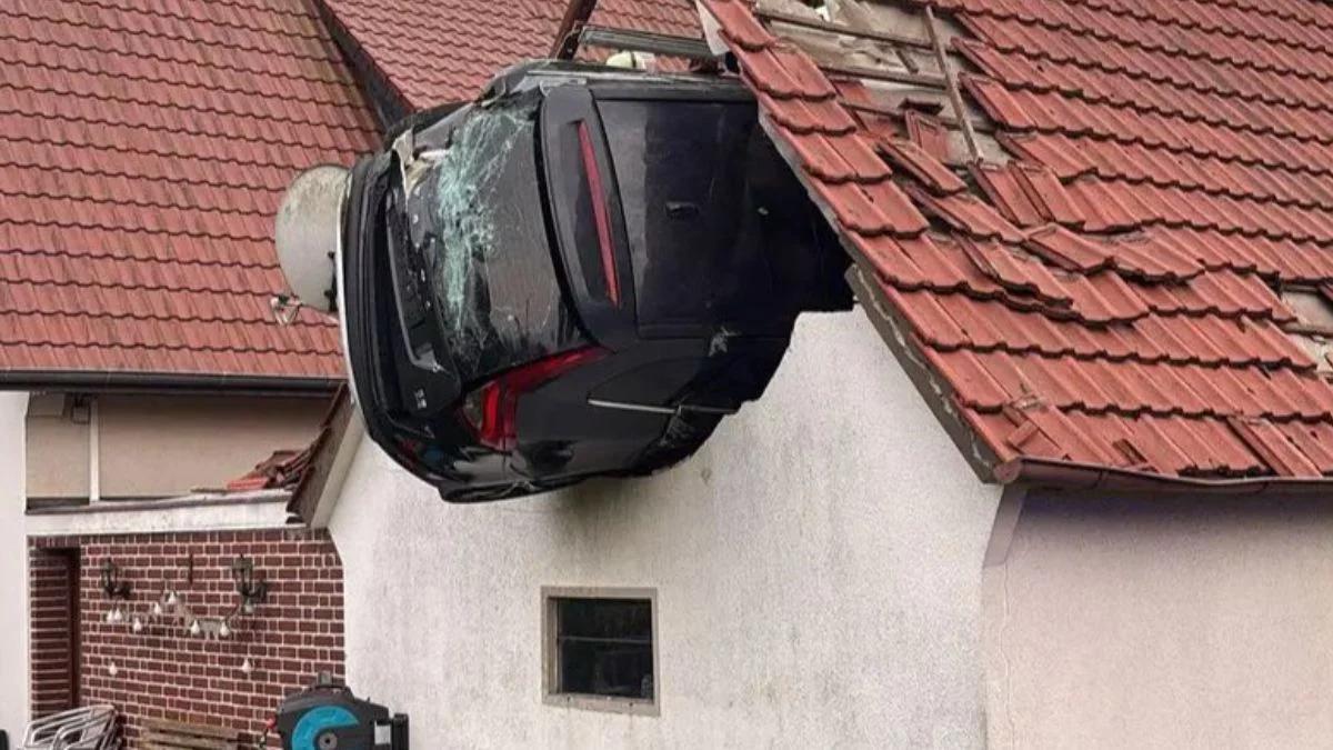 Groźny wypadek w Niemczech. Auto staranowało dziecko i wbiło się w ścianę budynku
