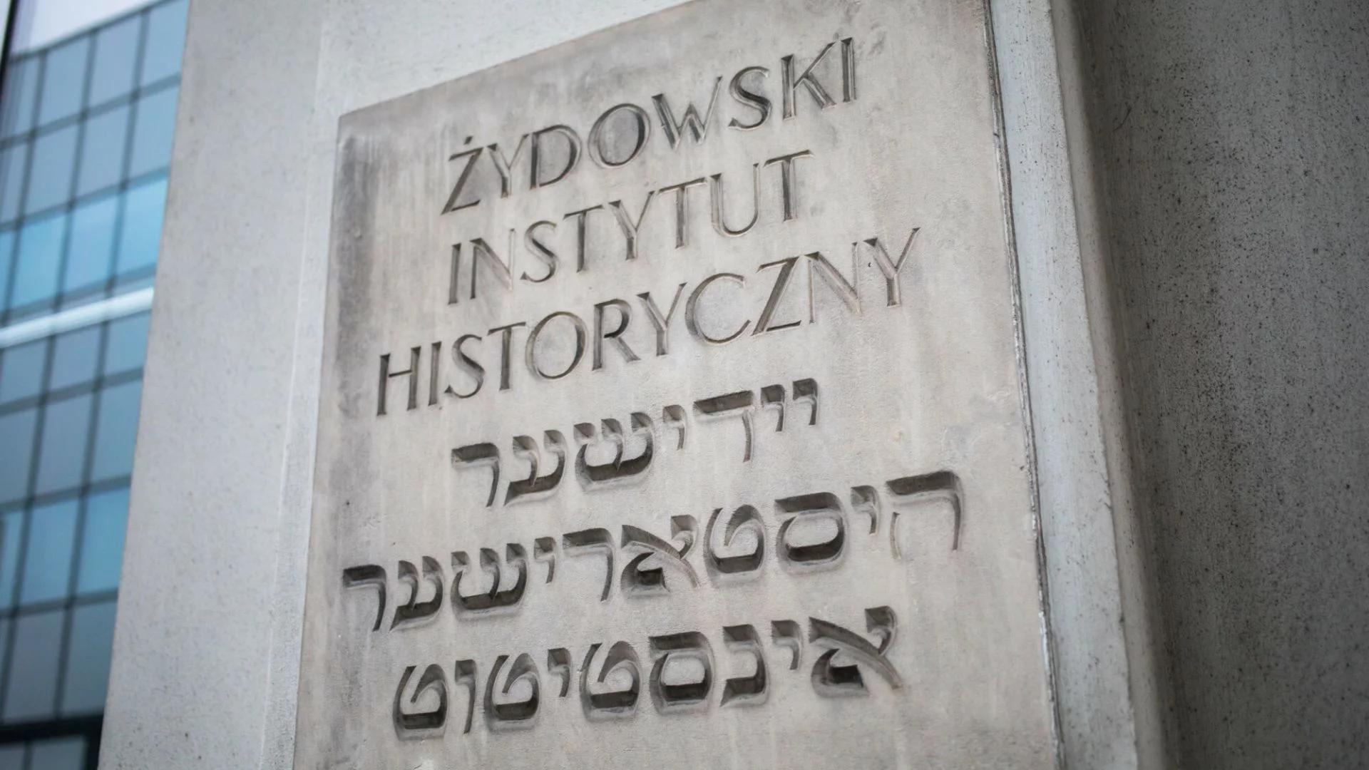 "Pewnego miasta już nie ma". Wyjątkowa wystawa na ulicach Warszawy