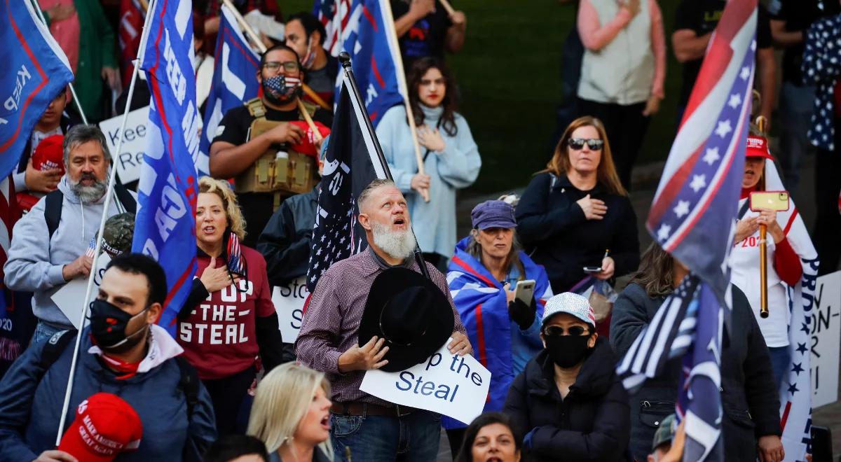 Kansas, Ohio, Michigan, Kalifornia. Tysiące zwolenników Trumpa protestuje