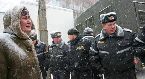 Wiec przed więzieniem. "Solidarność jest najważniejsza"