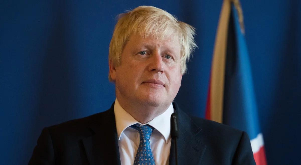 Boris Johnson przedstawił plan znoszenia ograniczeń. "Pierwsze ostrożne kroki"