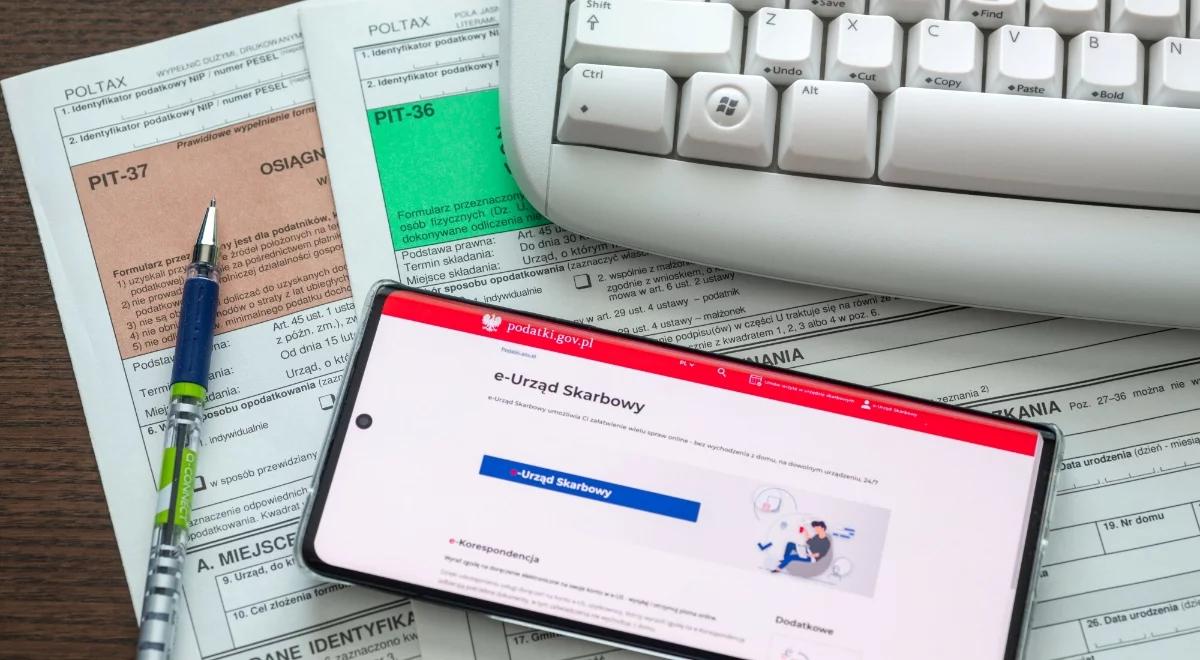 Polacy "średnio moralni podatkowo". Wyróżniają się kobiety