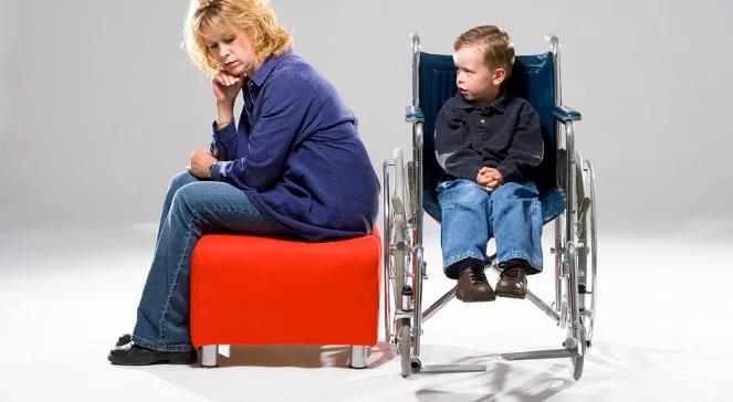 Osobom sprawującym opiekę nad bliskimi ZUS wypłaca specjalne świadczenie
