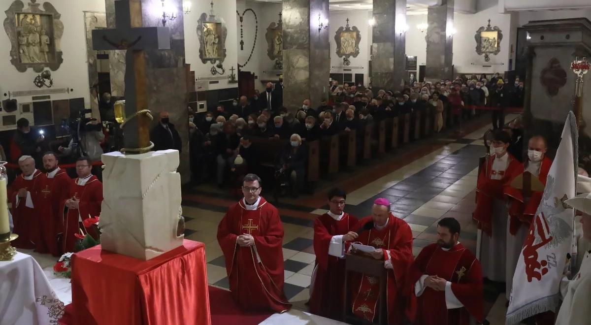 Msza Święta w 37. rocznicę śmierci ks. Popiełuszki. Setki wiernych modliły się o kanonizację kapelana Solidarności