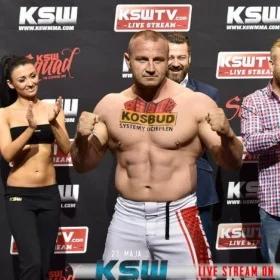 KSW 37: Pudzianowski i "Popek" nie rozbili świnek-skarbonek nastoletnich fanów  