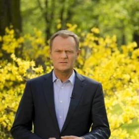 "Miłość jest głębsza od nienawiści". Życzenia premiera (wideo)
