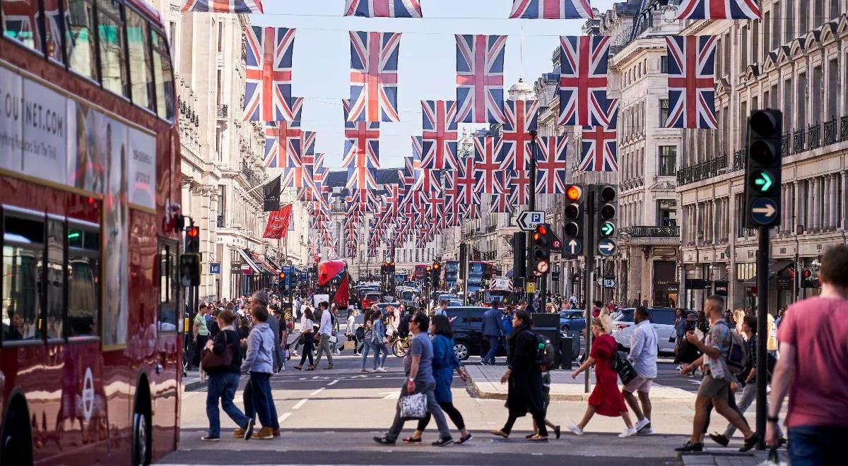 "Teraz odległość z Wielkiej Brytanii do kraju jest większa". Życie Polaków na Wyspach po brexicie 