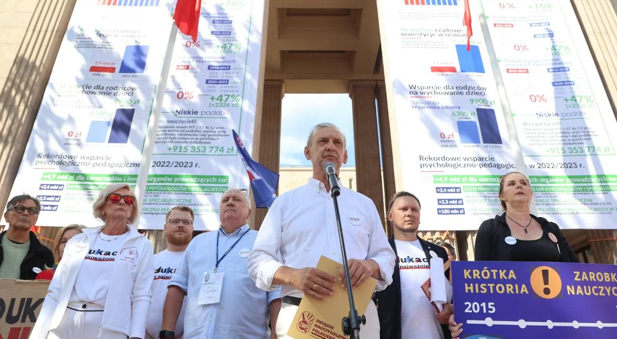 ZNP zapowiada protest. Wiceministra edukacji: nauczyciele dostali duże podwyżki