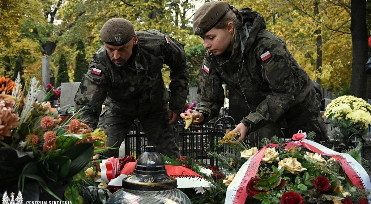 "Mamy powinność oddawać im najwyższą cześć i chwałę". Terytorialsi dbają o groby bohaterów wojennych