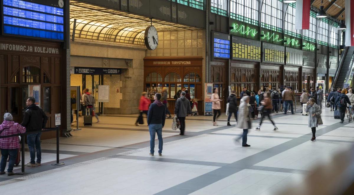 Polacy jadą na święta. Dodatkowe wagony czekają w pogotowiu