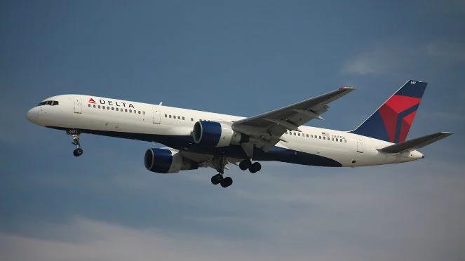 Rejsowymi samolotami przemycali naładowaną broń. Afera w liniach Delta Air