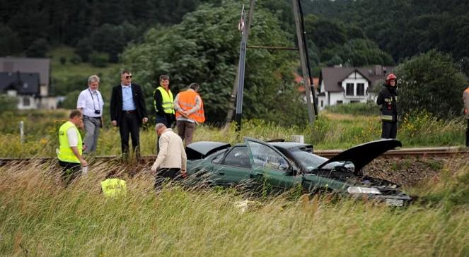 Reda: zderzenie pociągu z samochodem. 3 osoby nie żyją
