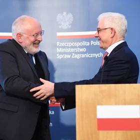 Frans Timmermans w Polsce. Coraz bliżej kompromisu z KE?