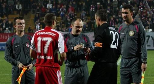 Zawisza nie wygrywa, a wciąż jest na czele tabeli