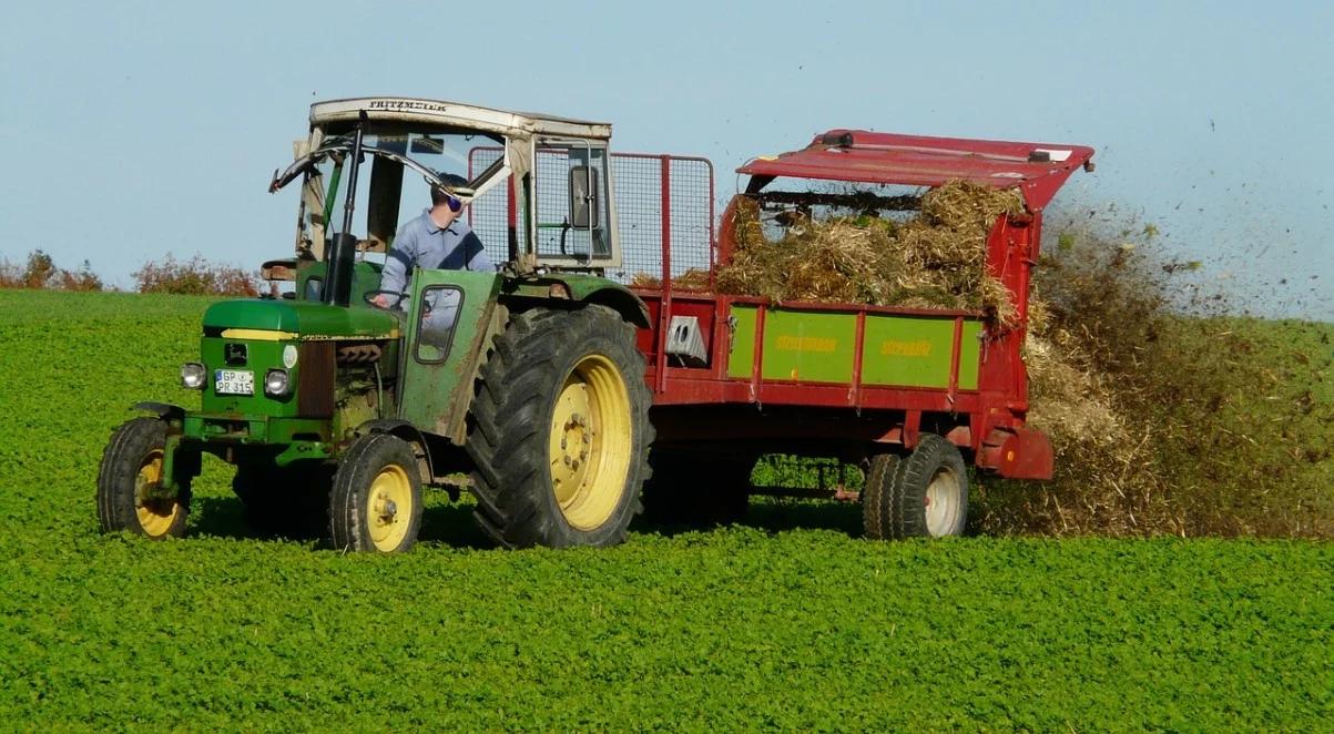 Rolnicy coraz chętniej pobierają dopłaty, ale rzadziej się ubezpieczają