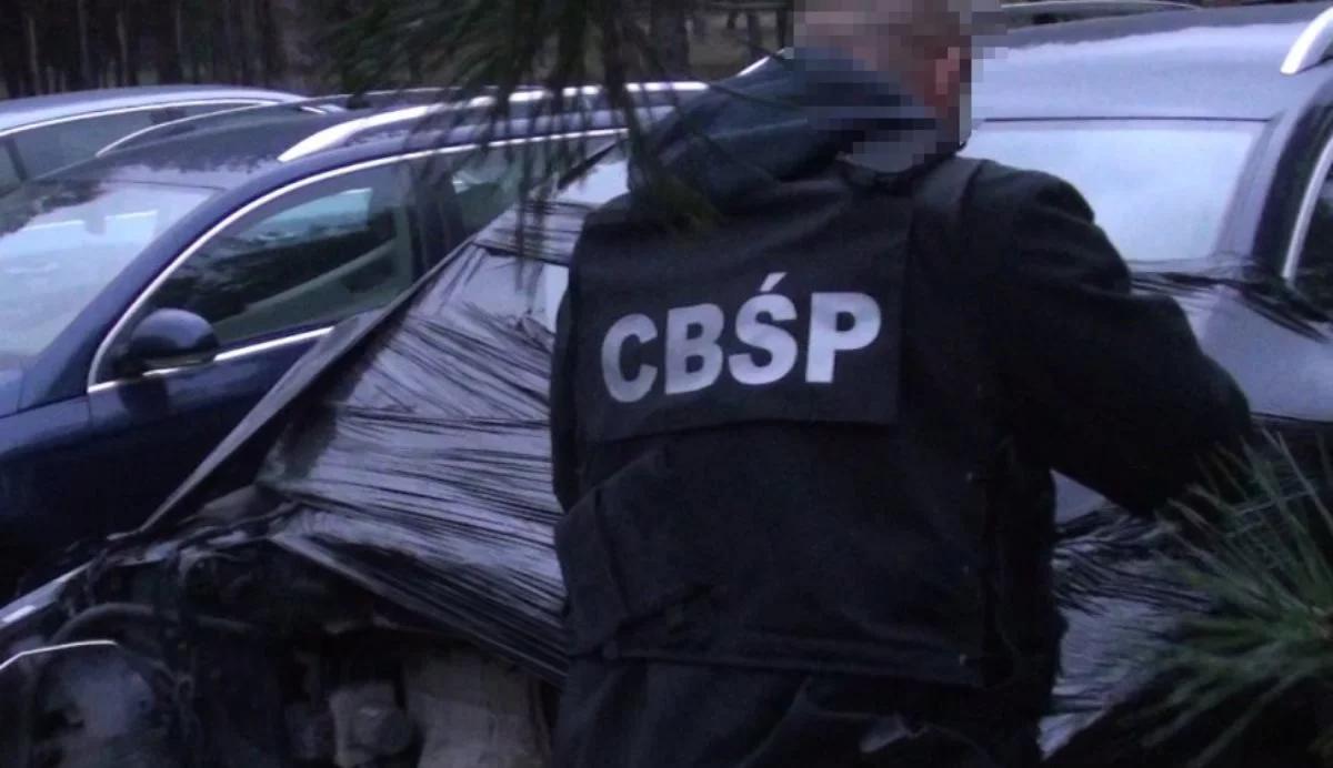 CBŚP rozbiło grupę wyłudzającą pojazdy. Prawie 200 zarzutów, straty na 9 mln zł