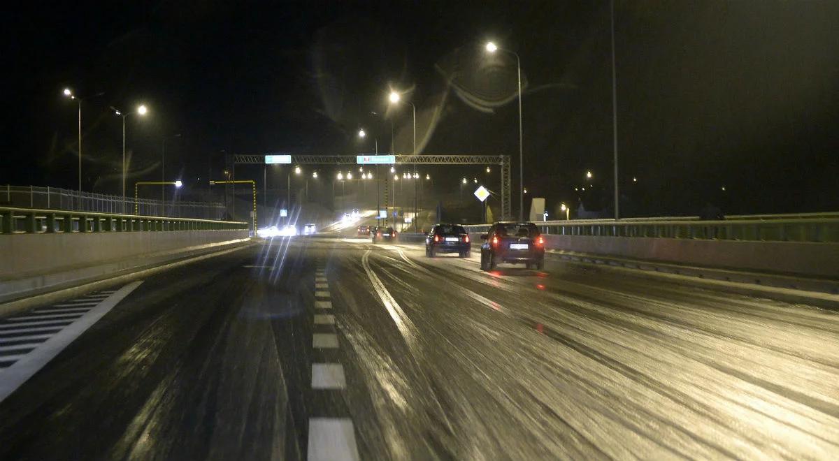 Alarm pogodowy: RCB ostrzega przed oblodzeniem na drogach i chodnikach. "Zachowajcie ostrożność"