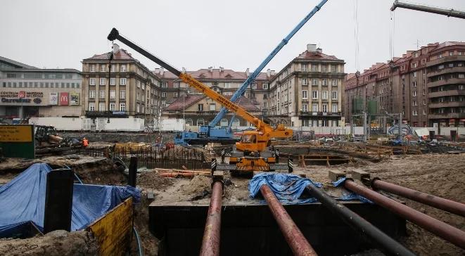 "Tarcza metra niszczy domy na Pradze". Protest