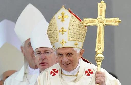 "Papież do dymisji"