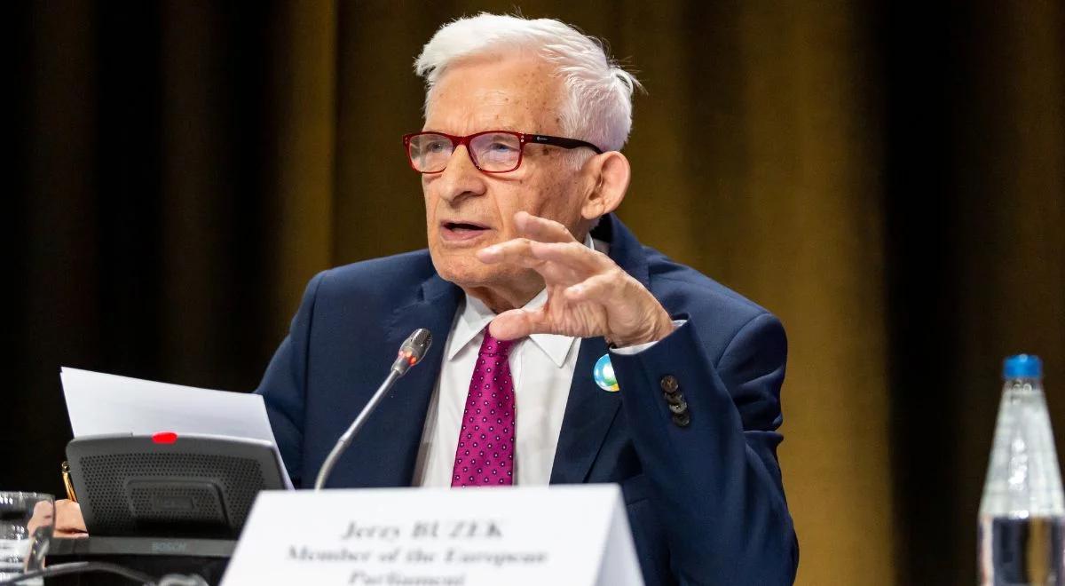 Jerzy Buzek gratuluje Naimskiemu Baltic Pipe. "Można? Duża klasa"